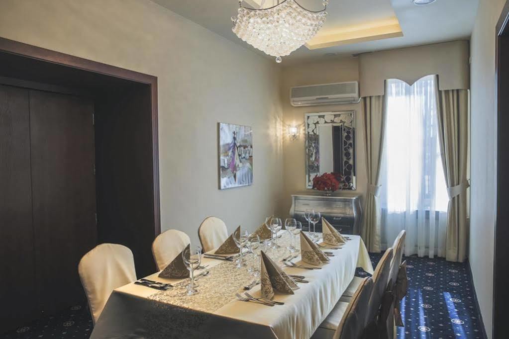 Grein Hotel Rzeszów Esterno foto